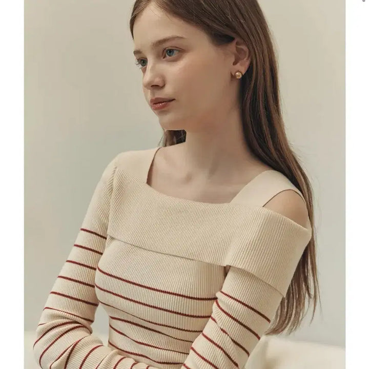 [BUNJANG] Stripe Off-shoulder Sweater / 스트라이프 언발란스 오프숄더 스웨터