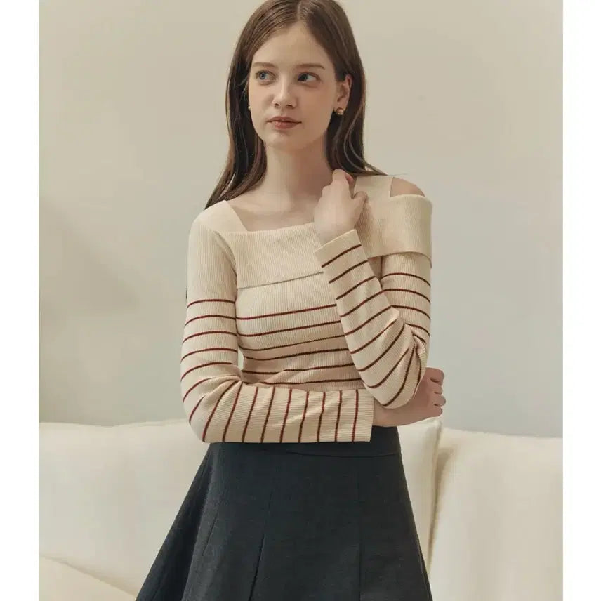 [BUNJANG] Stripe Off-shoulder Sweater / 스트라이프 언발란스 오프숄더 스웨터