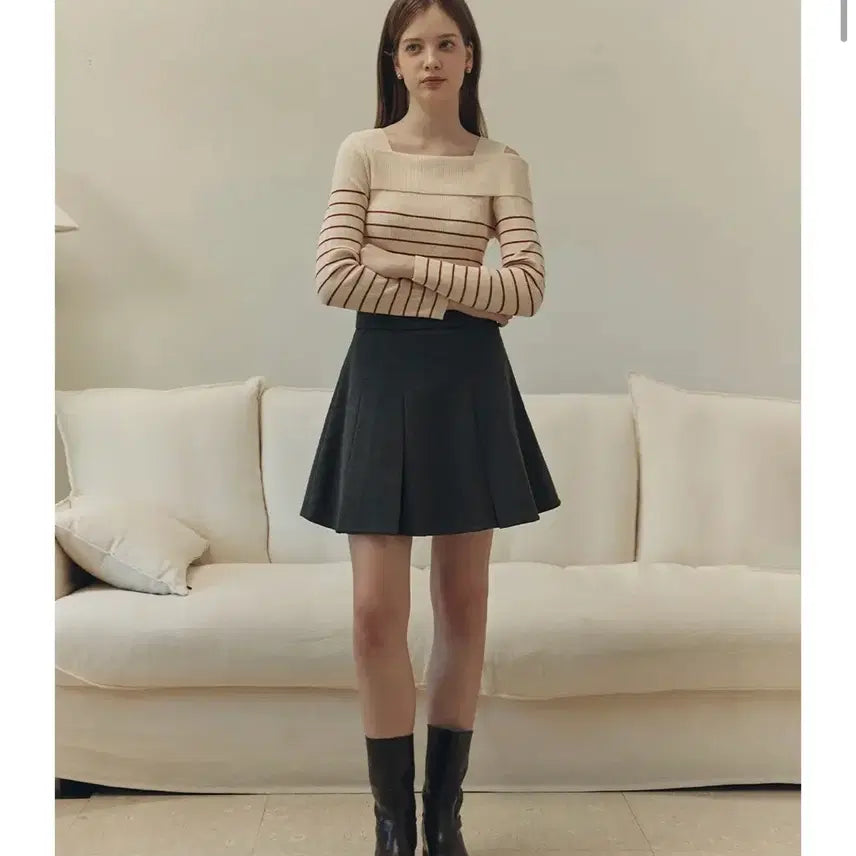 [BUNJANG] Stripe Off-shoulder Sweater / 스트라이프 언발란스 오프숄더 스웨터