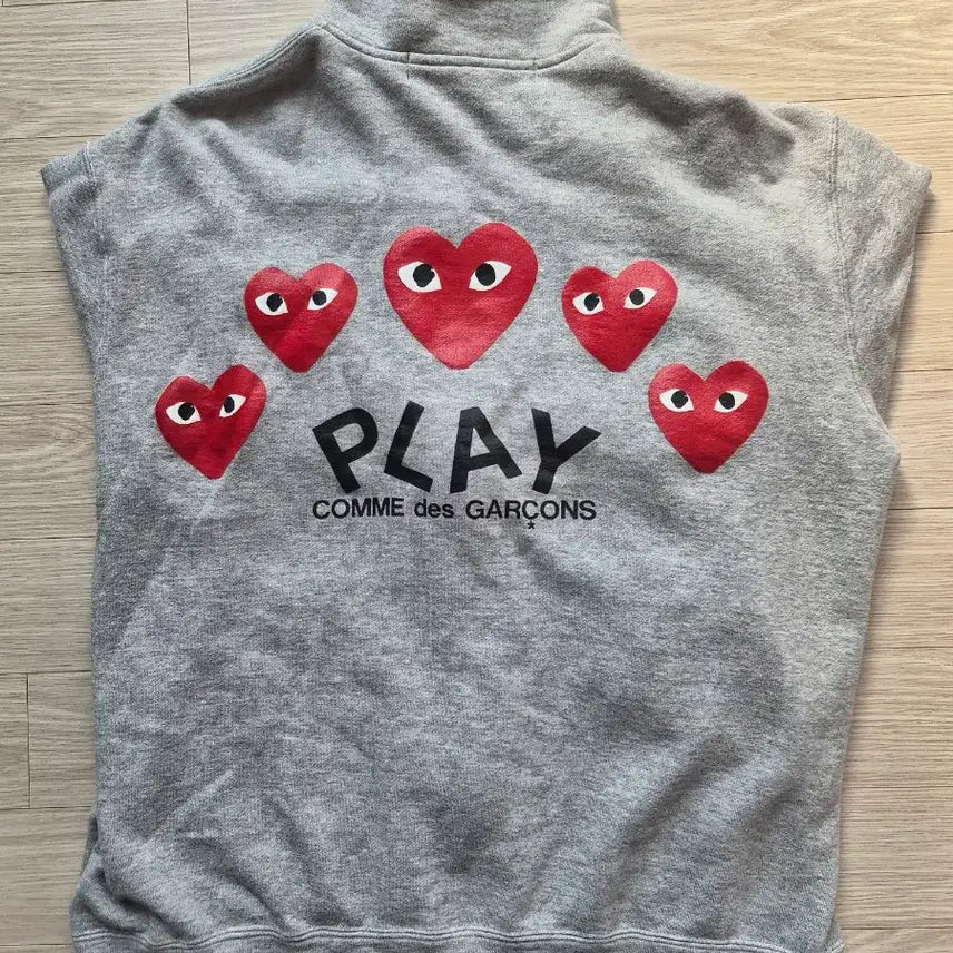 [SOLD OUT] 플레이 꼼데가르송 트랙탑 XXL 판매합니다~!