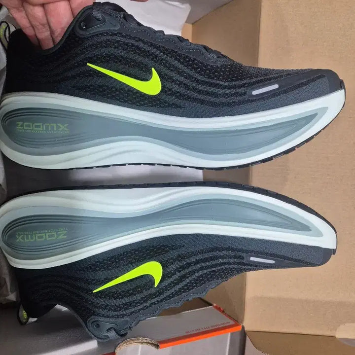 [BUNJANG] Nike Vomero Plus (280) / [풀박스] 나이키 보메로플러스 (280)