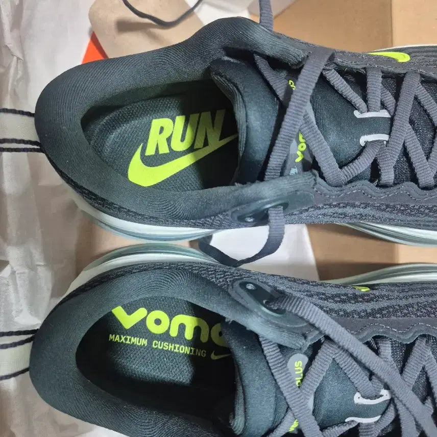 [BUNJANG] Nike Vomero Plus (280) / [풀박스] 나이키 보메로플러스 (280)