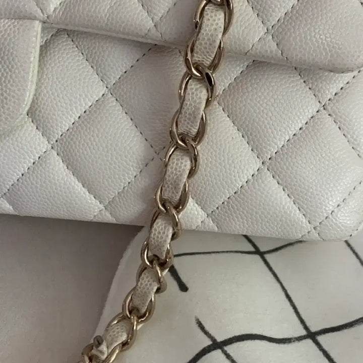 [BUNJANG] Chanel Classic Medium Caviar White Bag / 샤넬 클래식 미듐 캐비어 화이트 금장