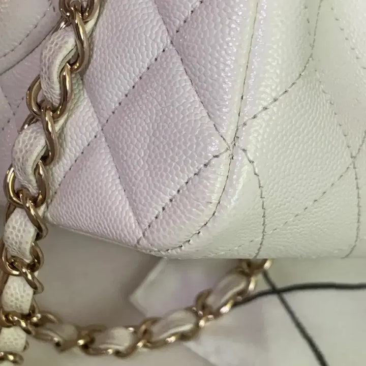 [BUNJANG] Chanel Classic Medium Caviar White Bag / 샤넬 클래식 미듐 캐비어 화이트 금장