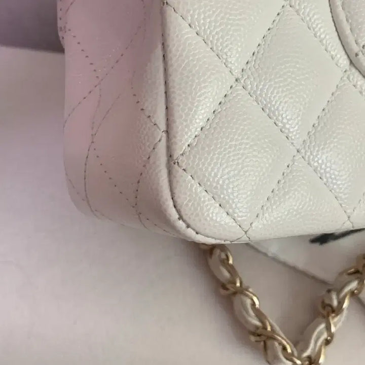 [BUNJANG] Chanel Classic Medium Caviar White Bag / 샤넬 클래식 미듐 캐비어 화이트 금장