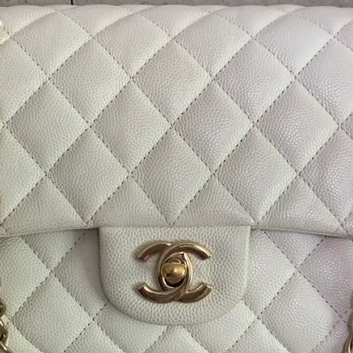 [BUNJANG] Chanel Classic Medium Caviar White Bag / 샤넬 클래식 미듐 캐비어 화이트 금장