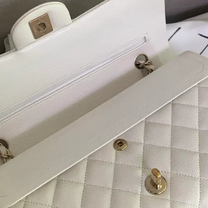 [BUNJANG] Chanel Classic Medium Caviar White Bag / 샤넬 클래식 미듐 캐비어 화이트 금장