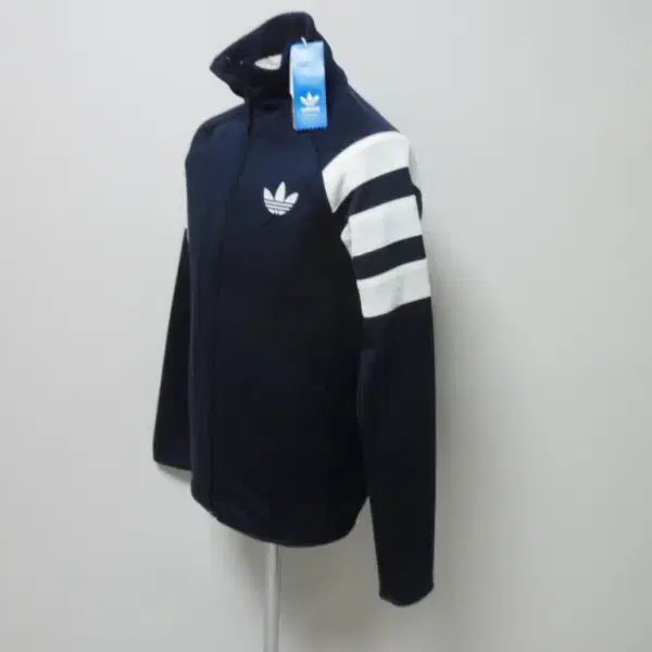 [BUNJANG] Adidas Women's Spring/Autumn Sports Training Top (Size 85) / (무료배송) 아디다스/정품/여성/춘추/스포츠/트레이닝 상의/85/새제품