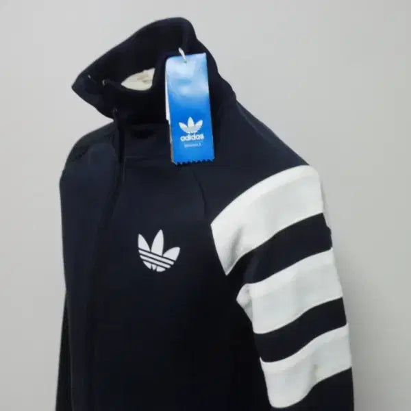 [BUNJANG] Adidas Women's Spring/Autumn Sports Training Top (Size 85) / (무료배송) 아디다스/정품/여성/춘추/스포츠/트레이닝 상의/85/새제품