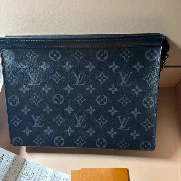 [BUNJANG] Louis Vuitton Eclipse Pochette Voyage / 루이비통 이클립스 포쉐트 보야주