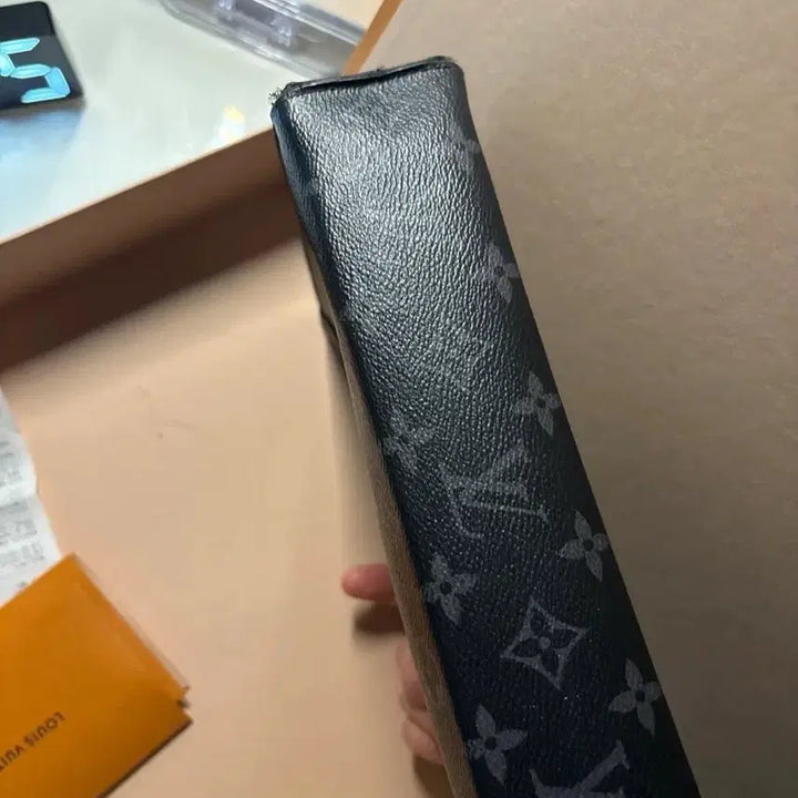 [BUNJANG] Louis Vuitton Eclipse Pochette Voyage / 루이비통 이클립스 포쉐트 보야주