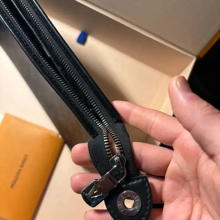 [BUNJANG] Louis Vuitton Eclipse Pochette Voyage / 루이비통 이클립스 포쉐트 보야주