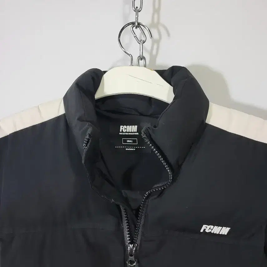 [BUNJANG] FCMN Padded Vest / FCMN 블랙 패딩 조끼