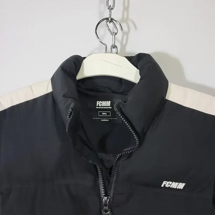 [BUNJANG] FCMN Padded Vest / FCMN 블랙 패딩 조끼