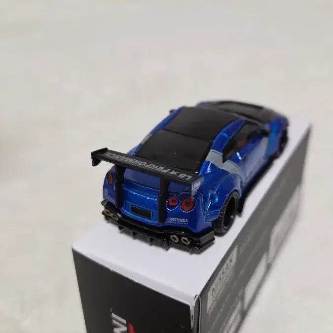 [BUNJANG] MINI GT LBWK Nissan GTR Blue 1/64 Scale Model Car / MINI GT LBWK 닛산 GTR 블루 1/64