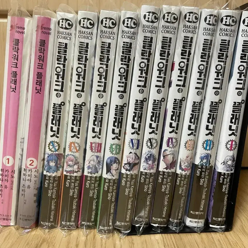 [BUNJANG] Clockwork Planet Complete Set (Vol. 1-10) First Edition Sealed / 소장용) 클락워크 플래닛 1-10권(완) 올초판미개봉+소설1,2권 팜