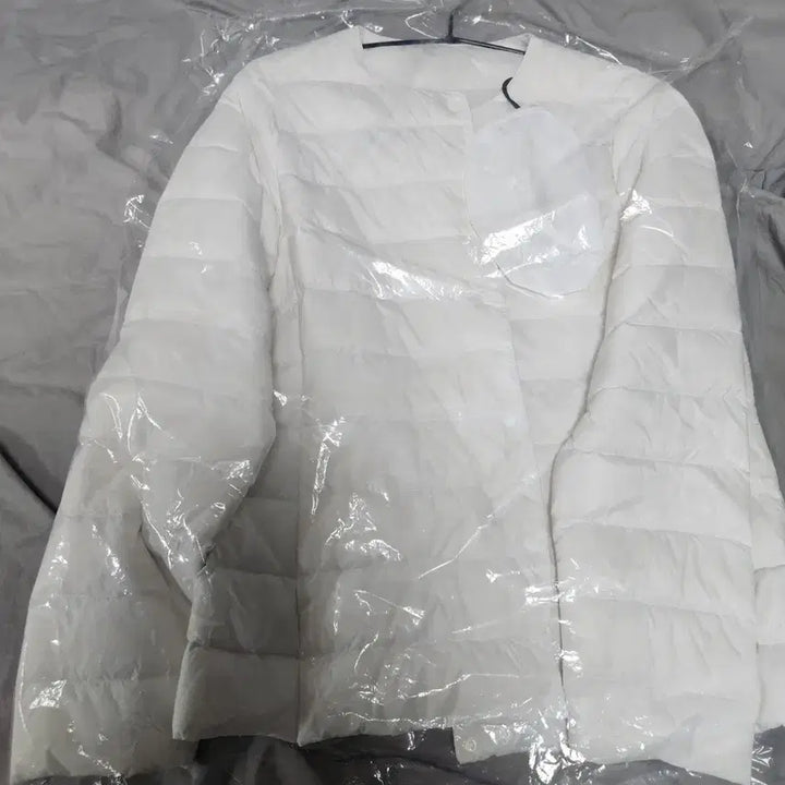 [BUNJANG] Lightweight White Padded Jacket / 화이트 경량 패딩 자켓 노카라 스타일