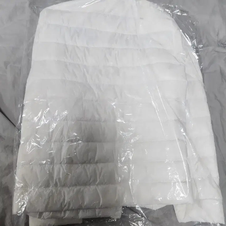 [BUNJANG] Lightweight White Padded Jacket / 화이트 경량 패딩 자켓 노카라 스타일