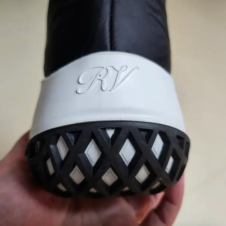 [BUNJANG] Roger Vivier Black Padded Boots / 로저비비에 블랙 패딩부츠