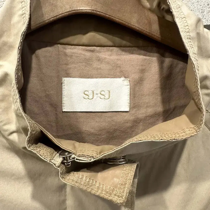 [BUNJANG] SJSJ Beige Trench Jacket / SJSJ 케이프 미디 트렌치 자켓 래글런 벨티드 하이넥 디테일 베이지