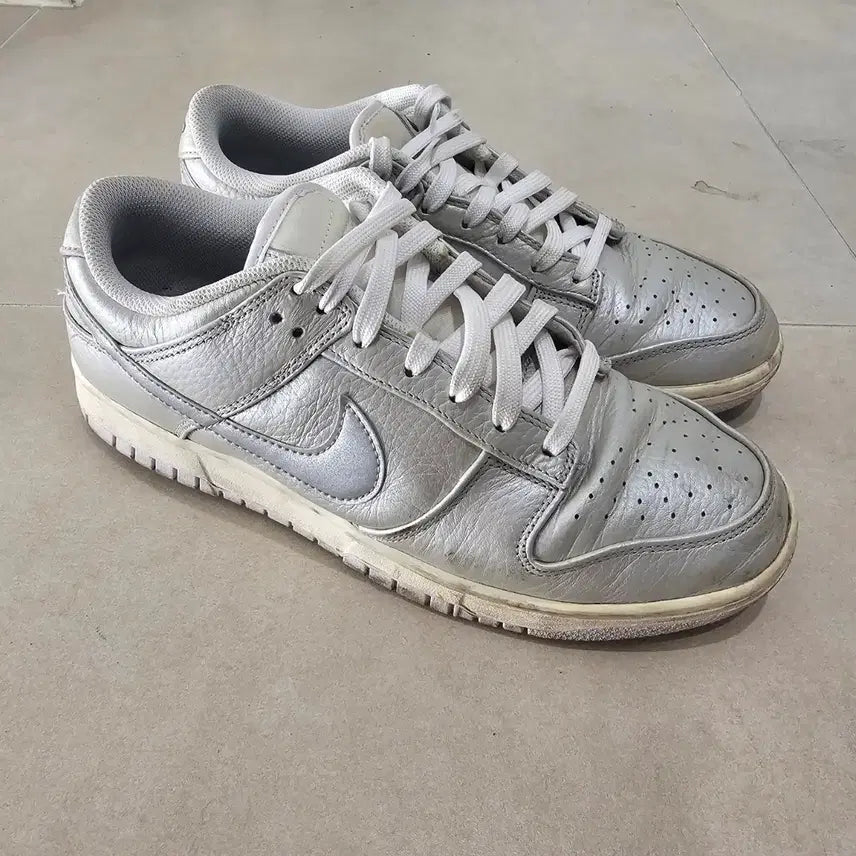 [BUNJANG] Nike Dunk Low Silver Sneakers / (280) 나이키 덩크 로우 실버 운동화
