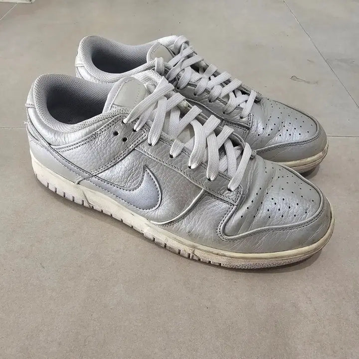 [BUNJANG] Nike Dunk Low Silver Sneakers / (280) 나이키 덩크 로우 실버 운동화