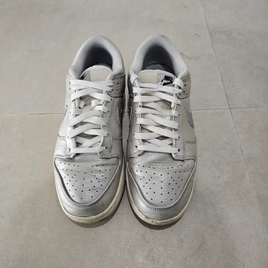 [BUNJANG] Nike Dunk Low Silver Sneakers / (280) 나이키 덩크 로우 실버 운동화