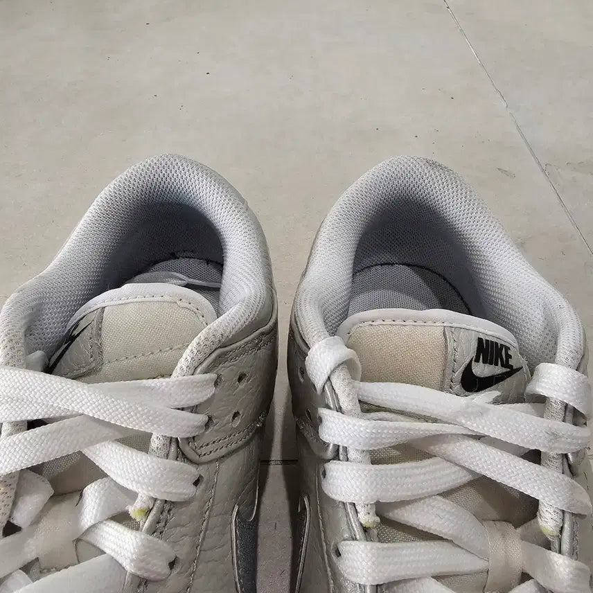 [BUNJANG] Nike Dunk Low Silver Sneakers / (280) 나이키 덩크 로우 실버 운동화