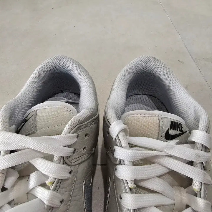 [BUNJANG] Nike Dunk Low Silver Sneakers / (280) 나이키 덩크 로우 실버 운동화