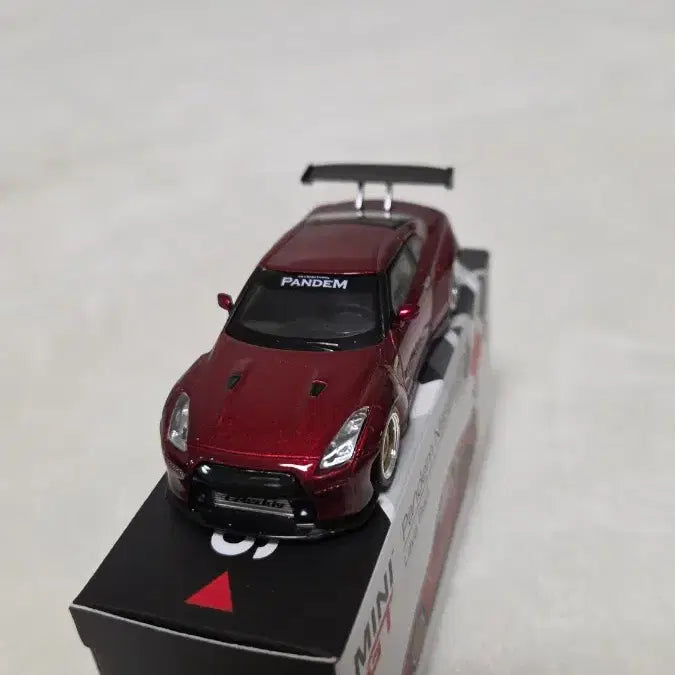 [BUNJANG] MINI GT Nissan GTR Lava Red 1/64 Scale Model Car / MINI GT 판뎀 닛산 GTR 라바레드 1/64