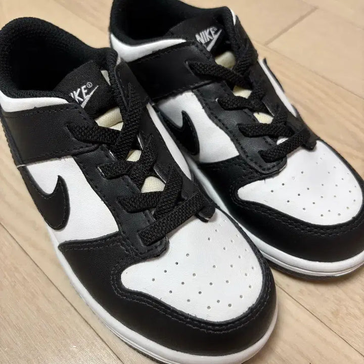 [BUNJANG] Nike Dunk Black/White Sneakers (Size 160) / 나이키 덩크 블랙/화이트 운동화160 새상품