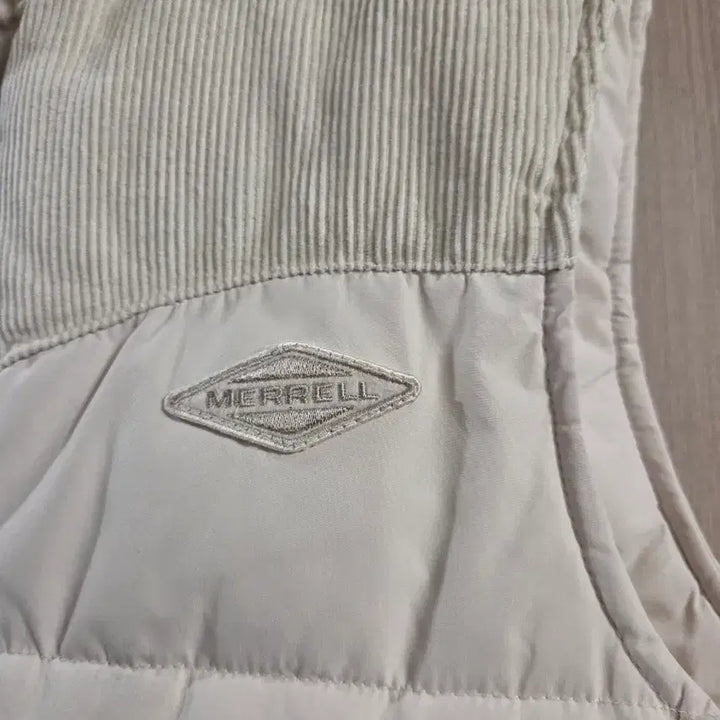 [BUNJANG] Merrell Ivory Padded Vest / 머렐 아이보리 패딩 조끼
