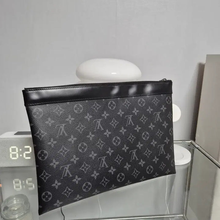 [BUNJANG] Louis Vuitton Monogram Eclipse Pochette Apollo Clutch / 루이비통 MM 모노그램 이클립스 포쉐트 아폴로 클러치