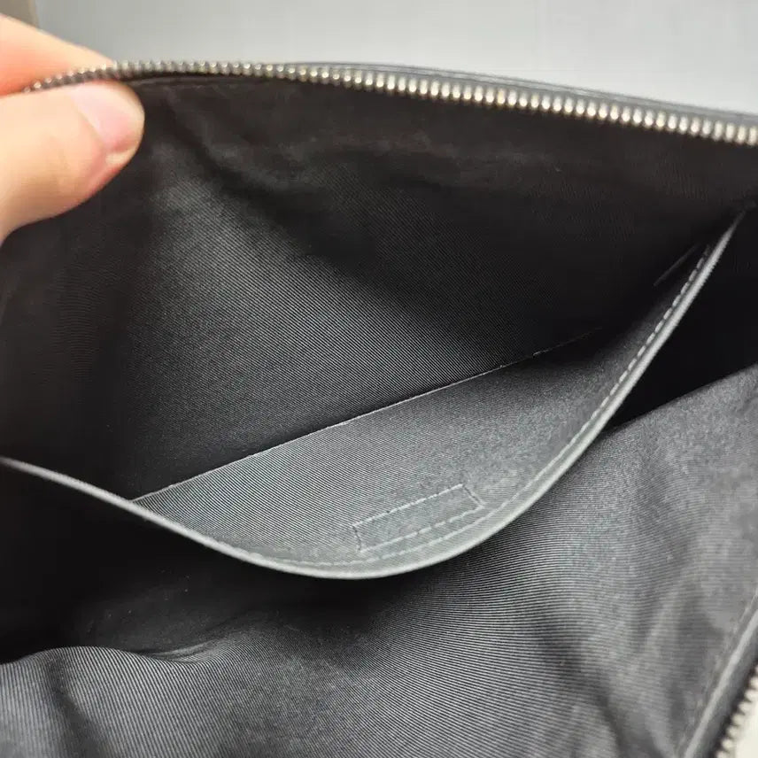 [BUNJANG] Louis Vuitton Monogram Eclipse Pochette Apollo Clutch / 루이비통 MM 모노그램 이클립스 포쉐트 아폴로 클러치