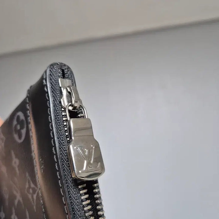 [BUNJANG] Louis Vuitton Monogram Eclipse Pochette Apollo Clutch / 루이비통 MM 모노그램 이클립스 포쉐트 아폴로 클러치