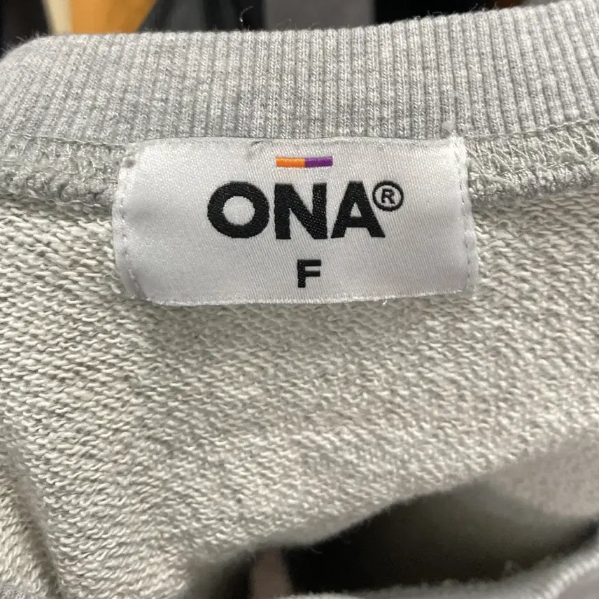 [BUNJANG] ONA Gray Casual Sweatshirt / ONA 여성캐주얼맨투맨티 그레이 FREE 영구제