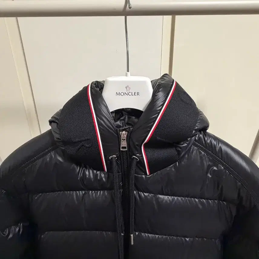 [BUNJANG] Moncler Short Padded Jacket / 몽클레어 숏패딩 판매합니다