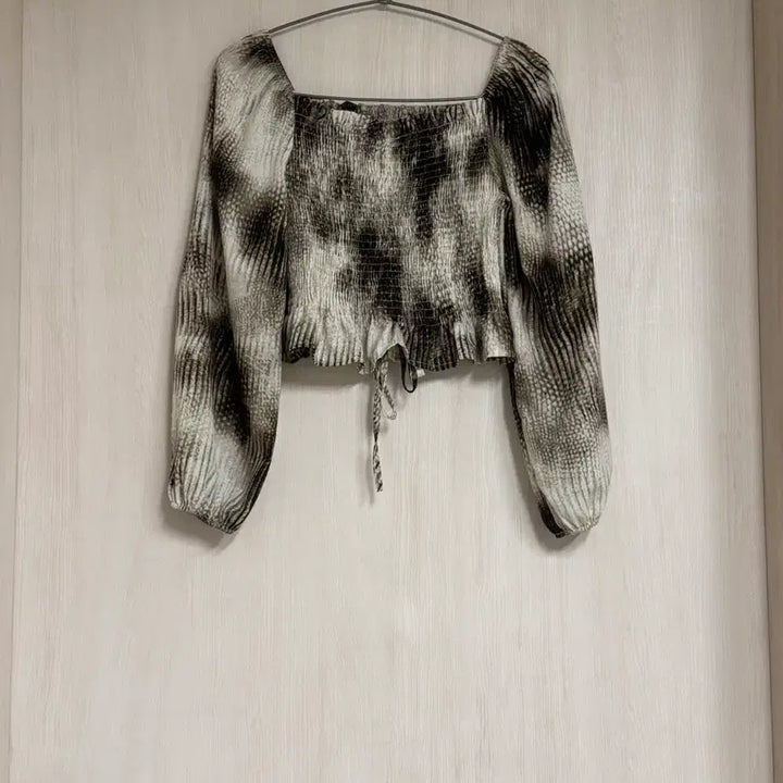 [BUNJANG] Brown Pattern Smocked Square Neck Blouse / 브라운 패턴 스모크밴딩 스퀘어넥 블라우스