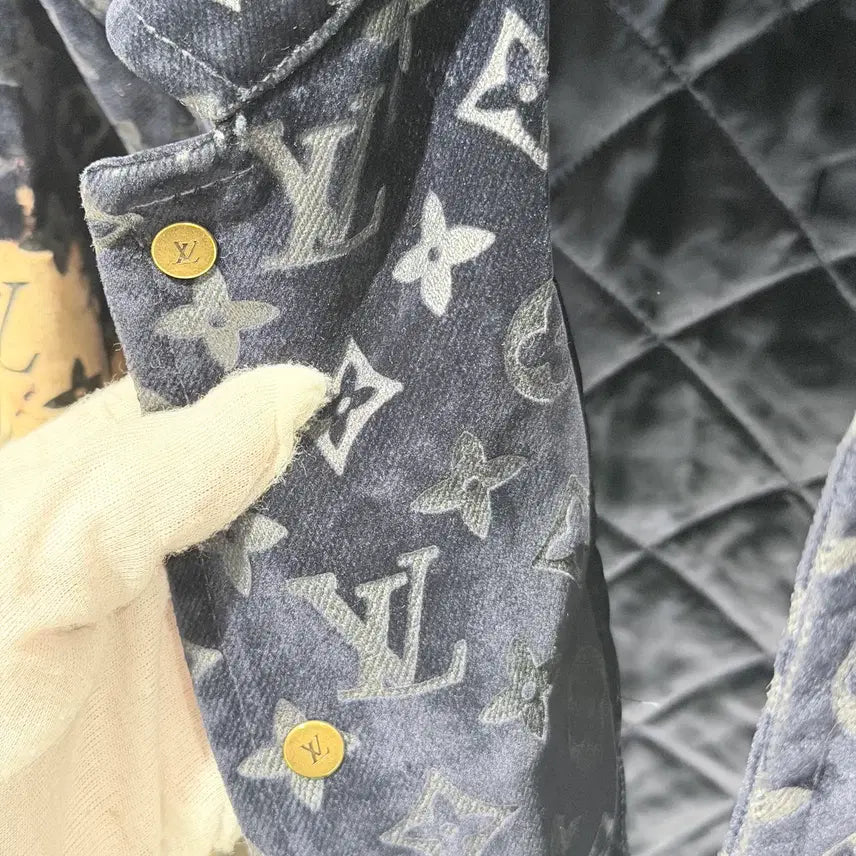 [BUNJANG] Louis Vuitton Monogram Bleach Velvet Jacket / (A+/50) / 루이비통 모노그램 블리치 벨벳 자켓