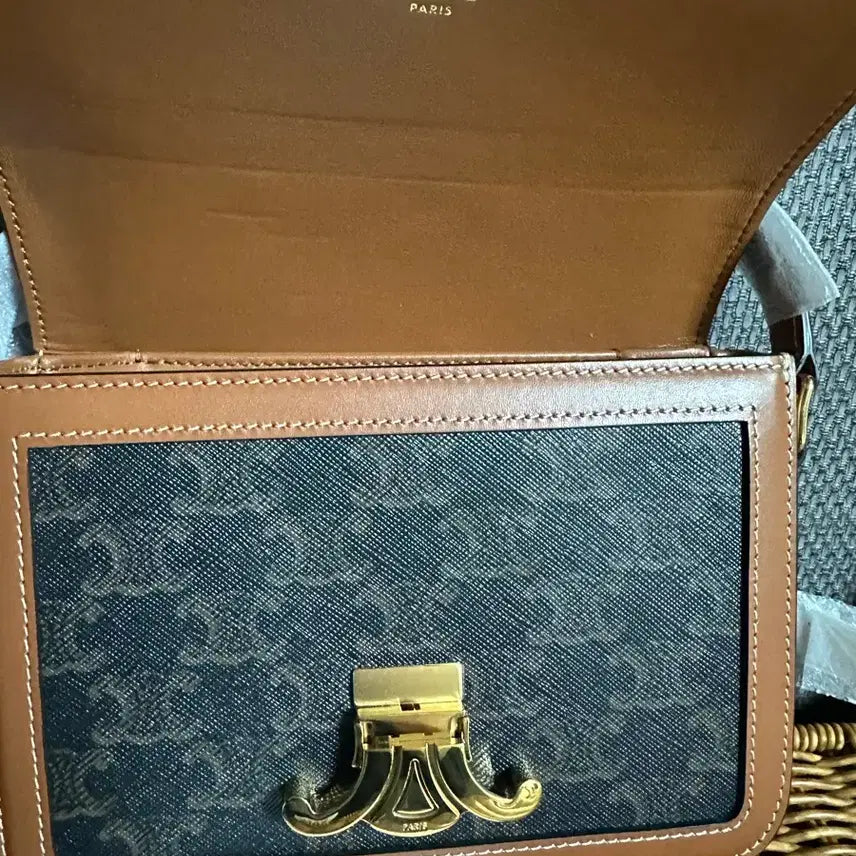 [BUNJANG] Celine Triomphe Canvas Teen / 셀린느 트리오페 캔버스 틴