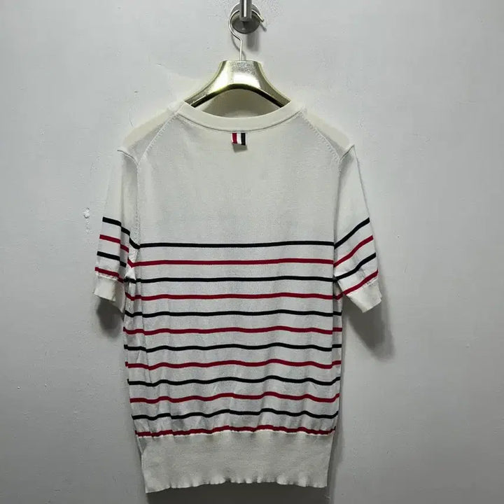 [BUNJANG] Striped Embroidered Knit T-shirt / 스트라이프 자수 반팔 니트 티셔츠 여성
