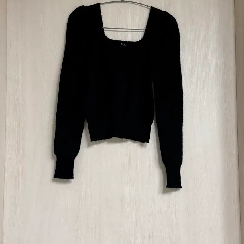 [SOLD OUT] LAP 블랙 스퀘어넥 니트