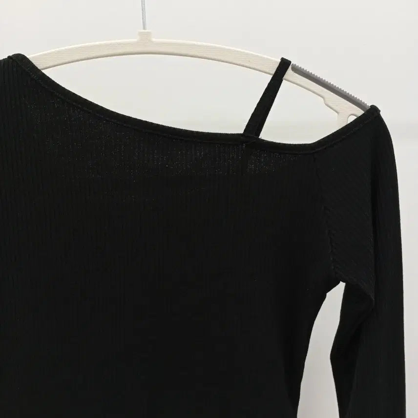 [BUNJANG] Off-Shoulder Knit Top / 오프숄더 니트 티셔츠