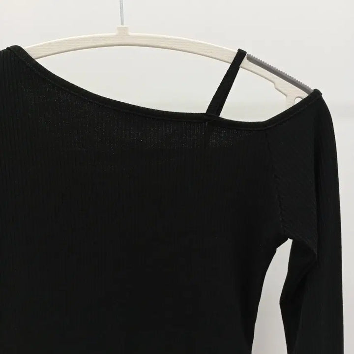 [BUNJANG] Off-Shoulder Knit Top / 오프숄더 니트 티셔츠