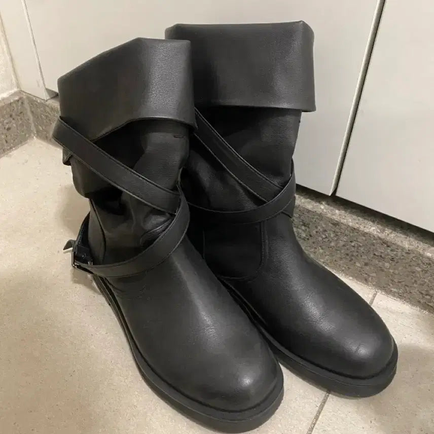 [BUNJANG] AURORA CROSS BELT BOOTS [BLACK] / 아우로 부츠 CROSS BELT BOOTS [ BLACK ]