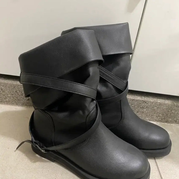 [BUNJANG] AURORA CROSS BELT BOOTS [BLACK] / 아우로 부츠 CROSS BELT BOOTS [ BLACK ]