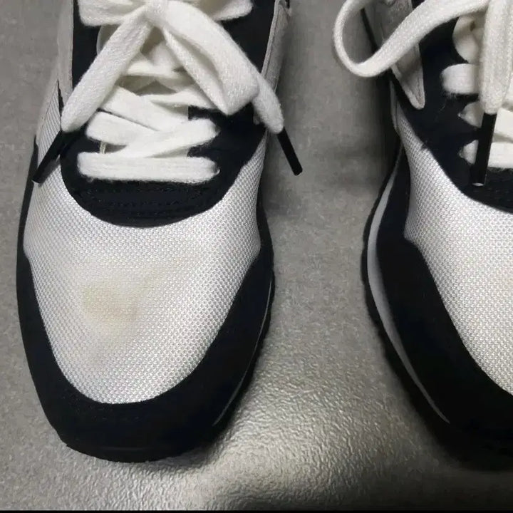 [BUNJANG] Reebok Sneakers (White, Black, 225) / 리복 운동화 흰색 검정색 225