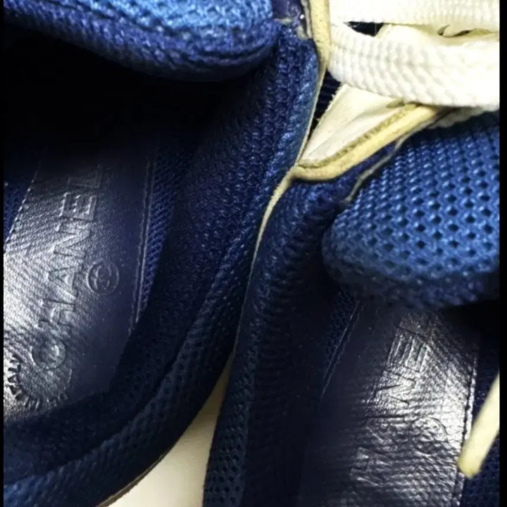 [BUNJANG] Sneakers (Size 39) / 샤넬 스니커즈(39)