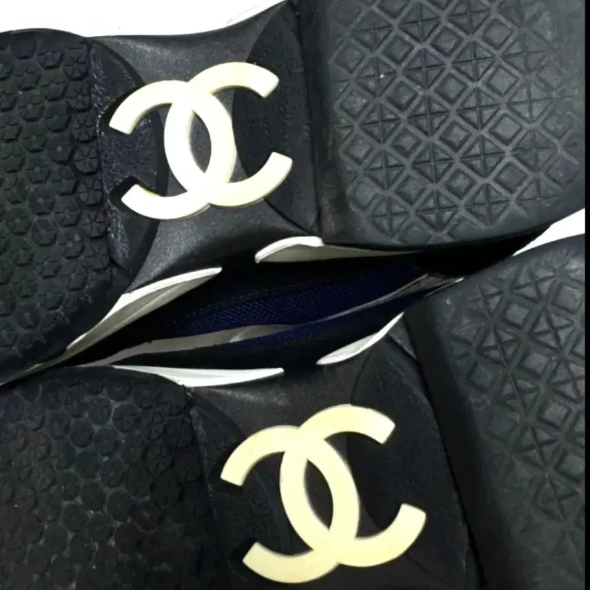 [BUNJANG] Sneakers (Size 39) / 샤넬 스니커즈(39)