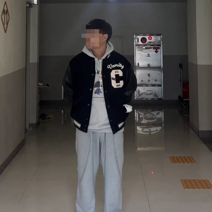 [BUNJANG] Who.A.U Varsity Jacket / 후아유 바시티자켓